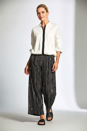 Peruzzi Contrast Zip Cardi With Pockets EcruBlack