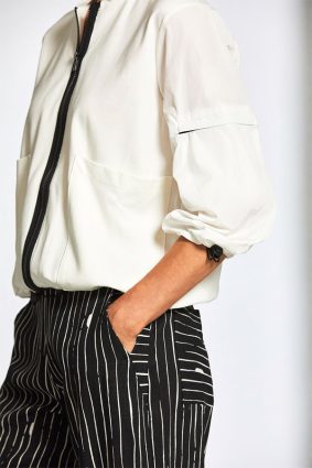 Peruzzi Contrast Zip Cardi With Pockets EcruBlack