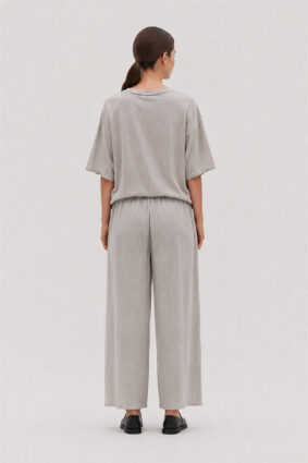 La Vaca Loca Lillia pants in cold white made from soft cotton voile with an elastic waistband.