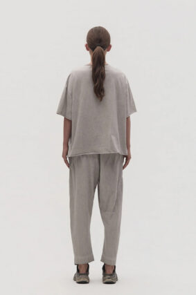 La Vaca Loca Llega loose-fitting loose t-shirt in cold white organic cotton jersey with a raw slit V-neck effect.