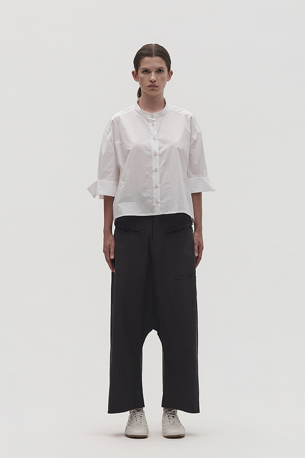 La Vaca Loca Pone short relaxed fit shirt in optical white cotton poplin with wide 3/4 sleeves and turn-up cuffs.
