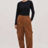 The La Vaca Loca Tratado Pants Soft Brown are a long trouser in a relaxed fit with a dropped crotch, made of soft cotton poplin.