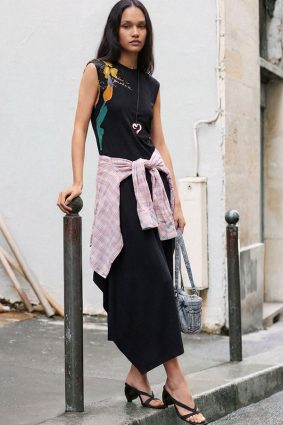 Desigual Asymmetric Floral Dress Negro styled with black heels and accessories