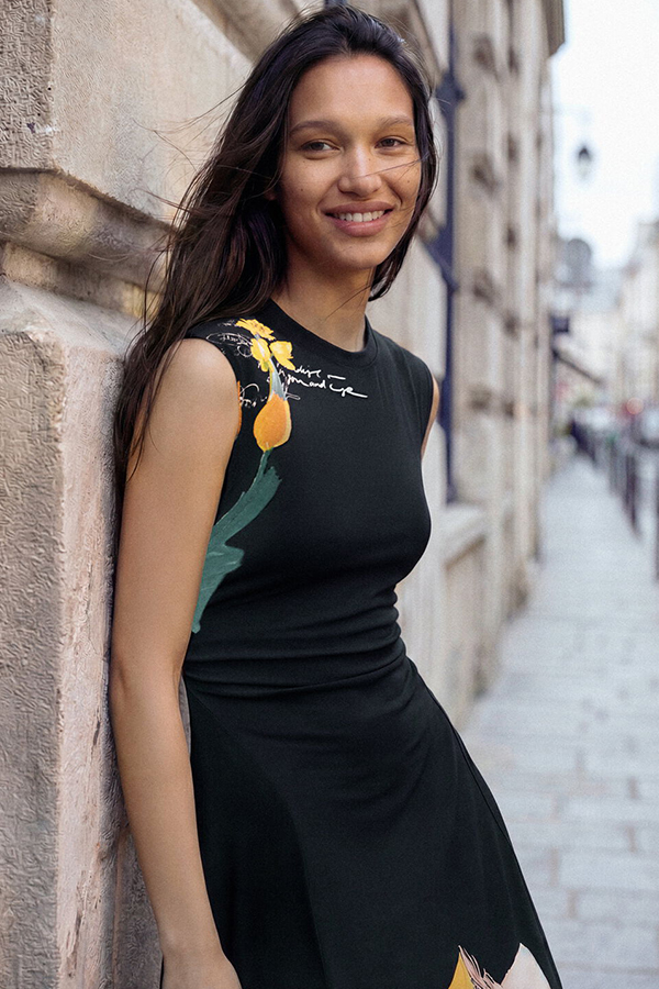 Desigual Asymmetric Floral Dress Negro styled with black heels and accessories