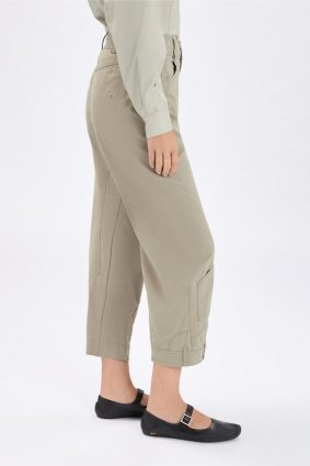 High Lola Pants in cotton-lyocell blend fabric showcasing a turned-down waistband with belt loops.