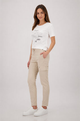 Monari basic antique dyed pants in sand color with cargo pocket detailing