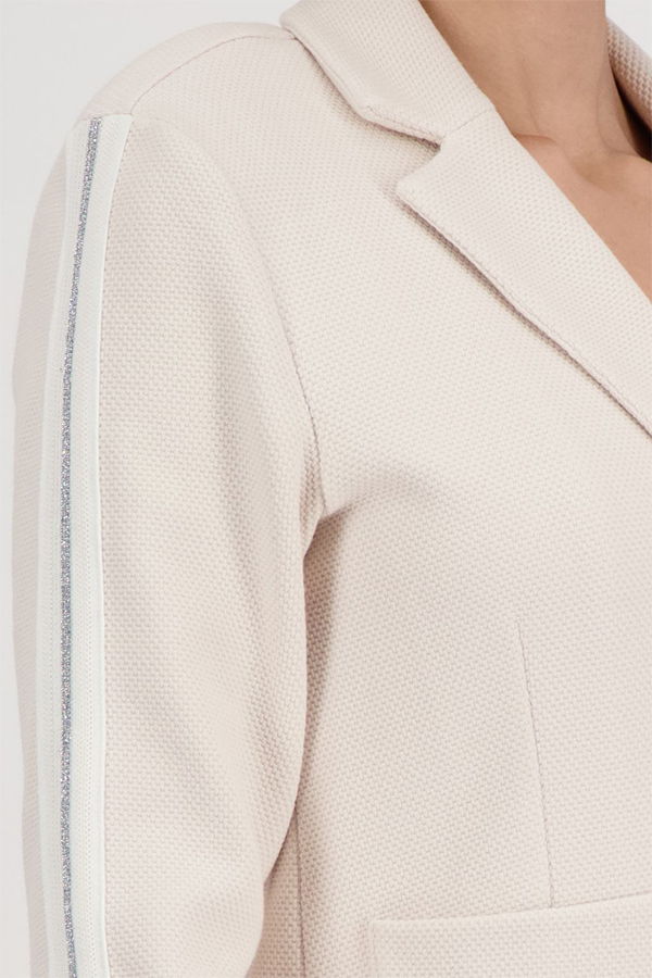 Monari basic blazer jacket in cpg beige with a tailored cut and lapel collar