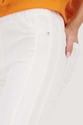 Monari off white jeggins pants with a sleek fitted silhouette worn by a model.