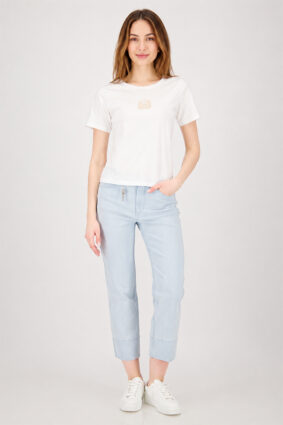 Monari off-white short sleeve t-shirt with a clean silhouette worn by a model.
