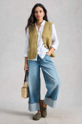 The White Stuff Sophie Organic Cotton Shirt Ivory Mlt is a timeless wardrobe staple that brings an effortless feel to everyday dressing.