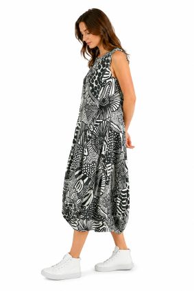 Black Label Dress Black Print with soft rounded hem and concealed side pockets