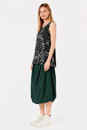 Black Label Singlet Top Multicolour styled with clean round neckline and elegant patch pockets