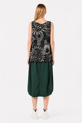 Black Label Skirt Tree designed with comfortable elasticated waistband and refined panel details