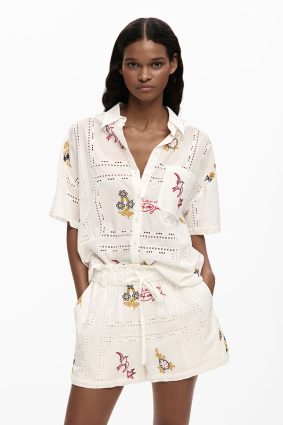 Desigual Embroidered Shirt Blanco crisp white short-sleeve shirt with embroidered cutwork panels