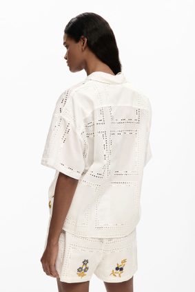 Desigual Embroidered Shirt Blanco crisp white short-sleeve shirt with embroidered cutwork panels