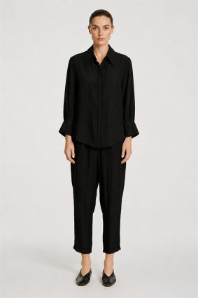 Mela Purdie Resort Blouse in Black front view featuring relaxed silhouette and classic collar