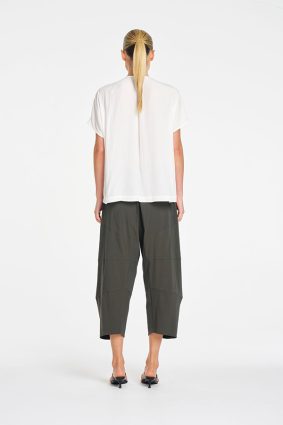 Mela Purdie Wedge Tab Shell in White front view featuring relaxed silhouette and V-neckline