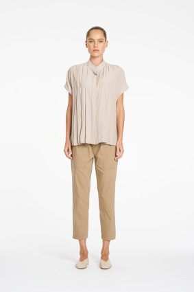 Mela Purdie modern cropped pant with tapered leg and zip pockets in elm