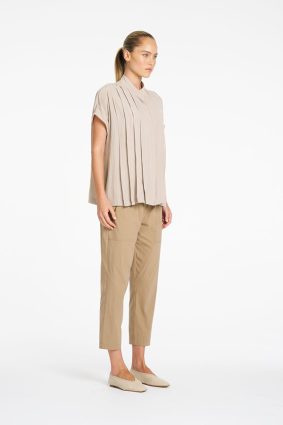 Mela Purdie modern cropped pant with tapered leg and zip pockets in elm