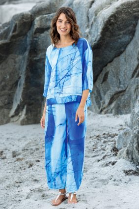 Kokomarina Azura Blouse with round neckline and blue and white abstract print