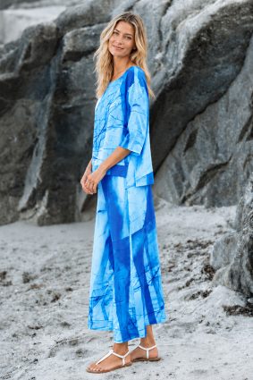 Kokomarina Azura Blouse with round neckline and blue and white abstract print