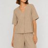 Mos Mosh Eie pure linen Bermuda shorts featuring a relaxed fit and comfortable elasticated waist in oak