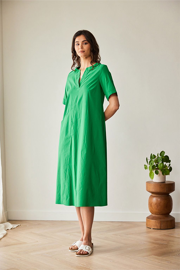 Peruzzi Long Pocket Dress Emerald featuring a relaxed A-line midi silhouette in a vibrant emerald green.