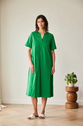 Peruzzi Long Pocket Dress Emerald featuring a relaxed A-line midi silhouette in a vibrant emerald green.