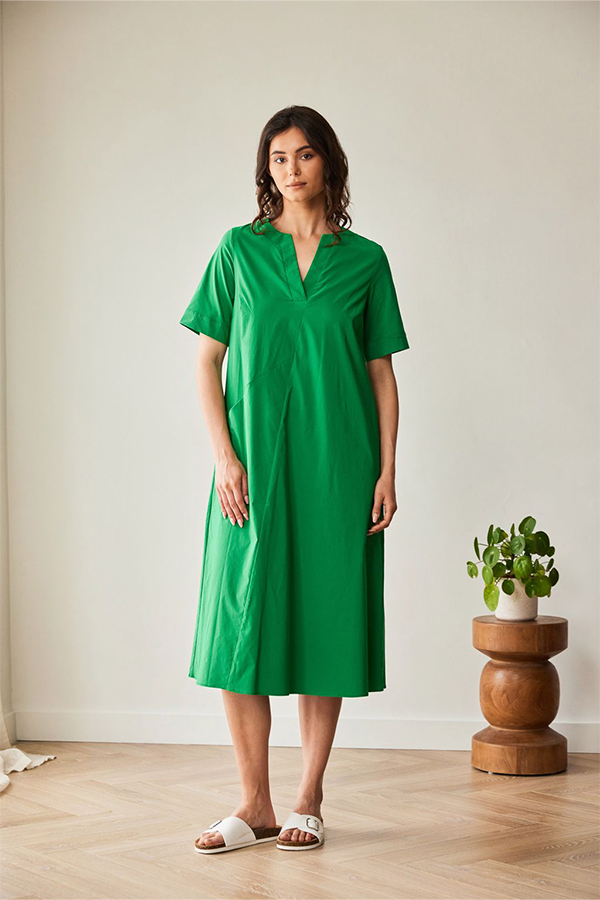 Peruzzi Long Pocket Dress Emerald featuring a relaxed A-line midi silhouette in a vibrant emerald green.