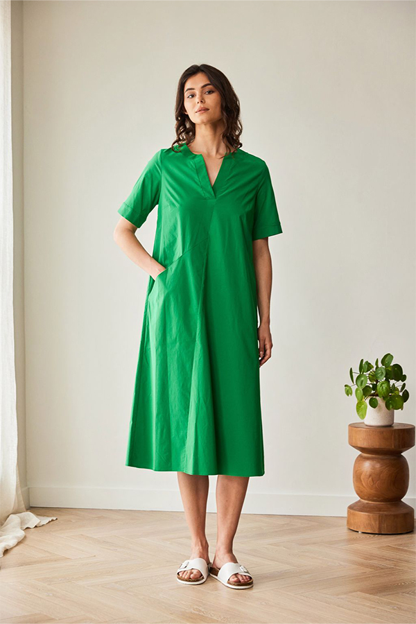 Peruzzi Long Pocket Dress Emerald featuring a relaxed A-line midi silhouette in a vibrant emerald green.