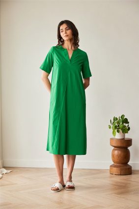 Peruzzi Long Pocket Dress Emerald featuring a relaxed A-line midi silhouette in a vibrant emerald green.