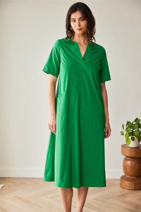 Peruzzi Long Pocket Dress Emerald featuring a relaxed A-line midi silhouette in a vibrant emerald green.