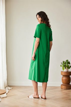 Peruzzi Long Pocket Dress Emerald featuring a relaxed A-line midi silhouette in a vibrant emerald green.