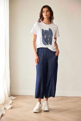 Peruzzi Quarter Circle Print T Shirt Wht/Navy/Green featuring a striking geometric print in tonal navy and blue against a crisp white base.