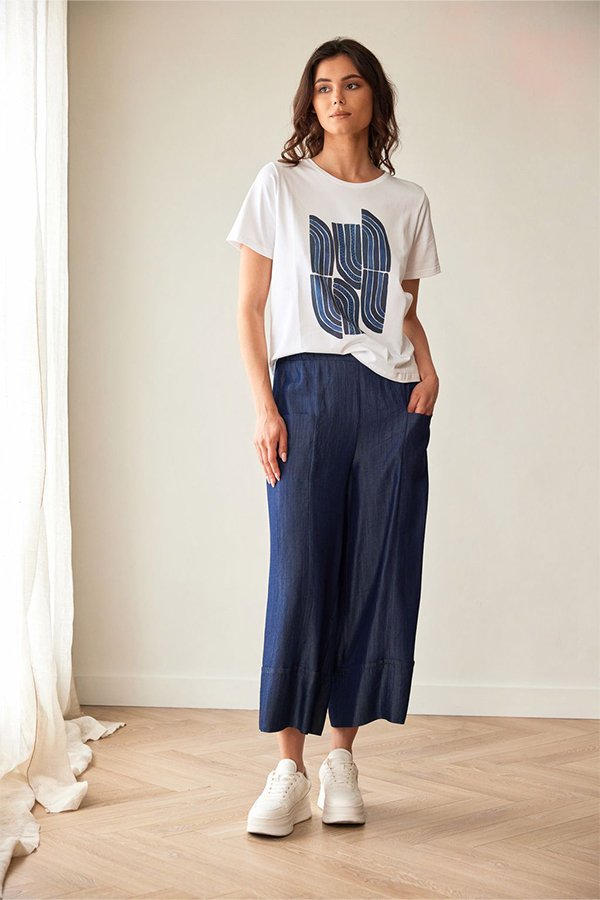 Peruzzi Quarter Circle Print T Shirt Wht/Navy/Green featuring a striking geometric print in tonal navy and blue against a crisp white base.