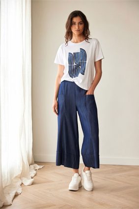 Peruzzi Quarter Circle Print T Shirt Wht/Navy/Green featuring a striking geometric print in tonal navy and blue against a crisp white base.