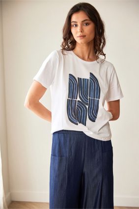 Peruzzi Quarter Circle Print T Shirt Wht/Navy/Green featuring a striking geometric print in tonal navy and blue against a crisp white base.