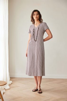 Peruzzi Stripe Dress Brn/Ecru featuring a fine brown and ecru stripe pattern with contrasting stripe directions, short sleeves, and a V-neckline in a relaxed midi length.