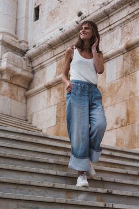 Elemente Clemente Pants Rundu Up Blue Denim in washed linen with turned-up cuffs