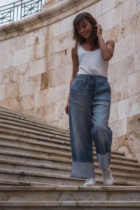 Elemente Clemente Pants Rundu Up Blue Denim in washed linen with turned-up cuffs