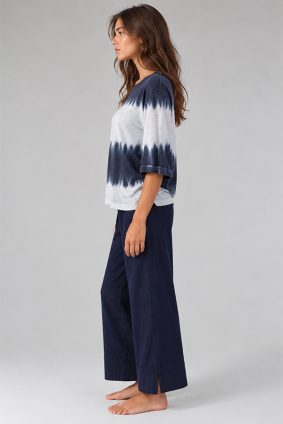 Elemente Clemente relaxed fit linen shirt in night glacier blue with round neckline and elbow-length sleeves