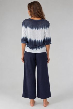Elemente Clemente relaxed fit linen shirt in night glacier blue with round neckline and elbow-length sleeves