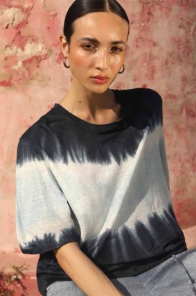 Elemente Clemente relaxed fit linen shirt in night glacier blue with round neckline and elbow-length sleeves