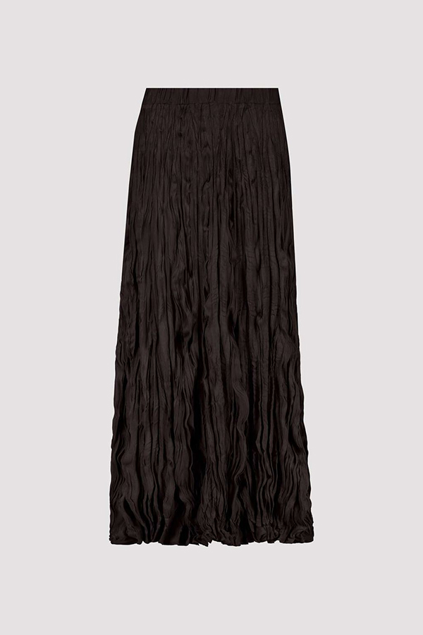 Monari crinkled maxi skirt in rich coffee brown featuring a comfortable elasticated waistband and flowing silhouette