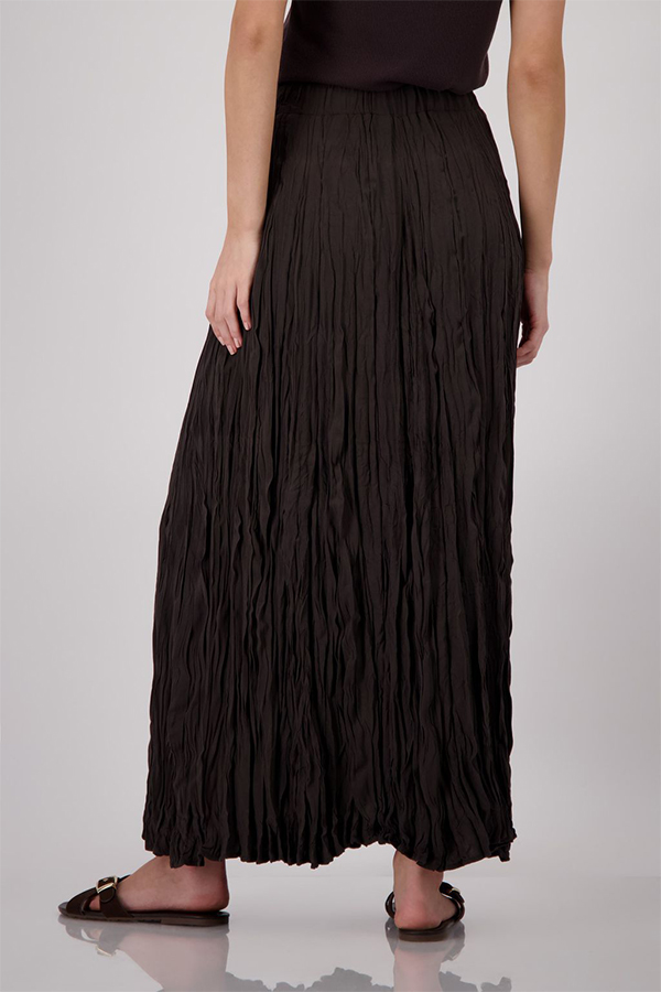 Monari crinkled maxi skirt in rich coffee brown featuring a comfortable elasticated waistband and flowing silhouette